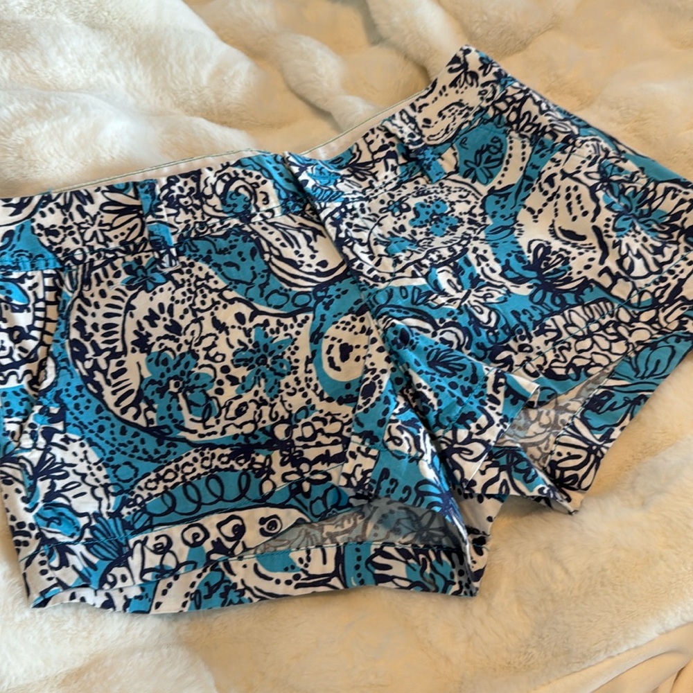 Lilly Pulitzer Walsh Short. Size 4. Hippy Happy Shake print.